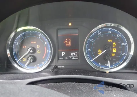 2017 Toyota Corolla Le z USA, uszkodzony, nr VIN 5YFBURHE9HP693783